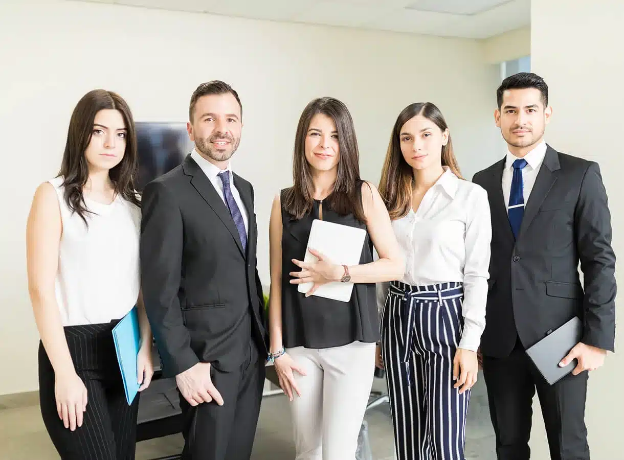 acctop-about-img - AI Ondernemers Team introduction shot of mixed men and women team